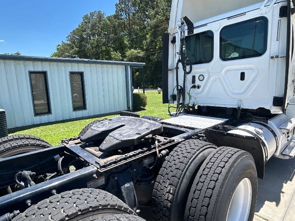 Day Cab Tractor-Heavy Duty Tractors-Freightliner-2020-Cascadia 12564ST-Florence-SC-472,774\n\t\tmiles-$ 38,250 - Image 18