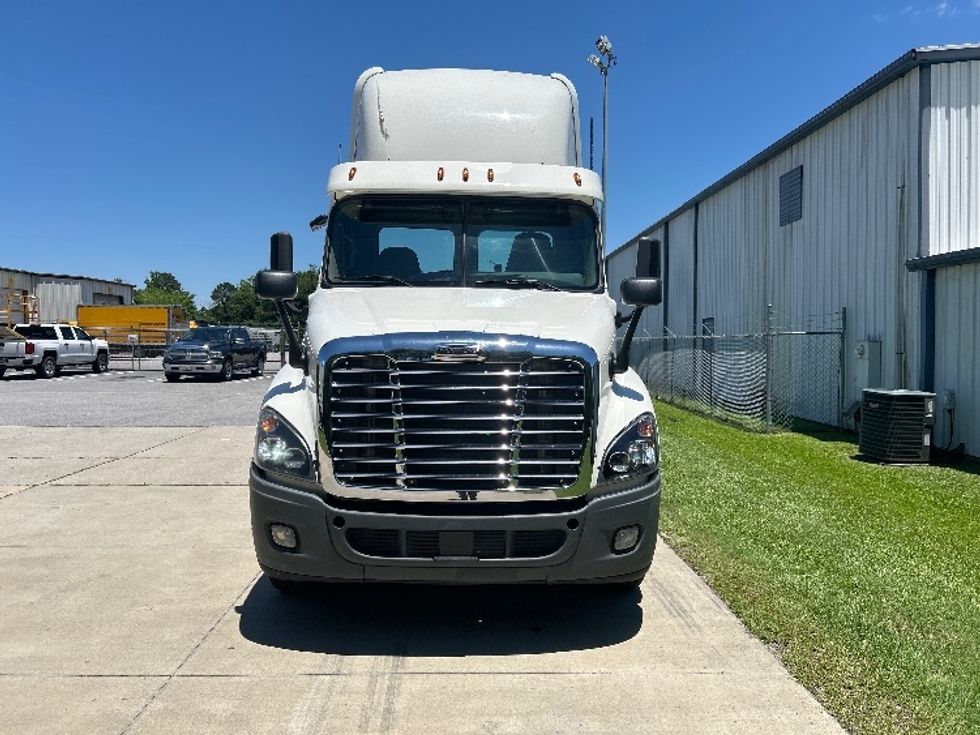 Day Cab Tractor-Heavy Duty Tractors-Freightliner-2020-Cascadia 12564ST-Florence-SC-472,774\n\t\tmiles-$ 38,250 - Image 2