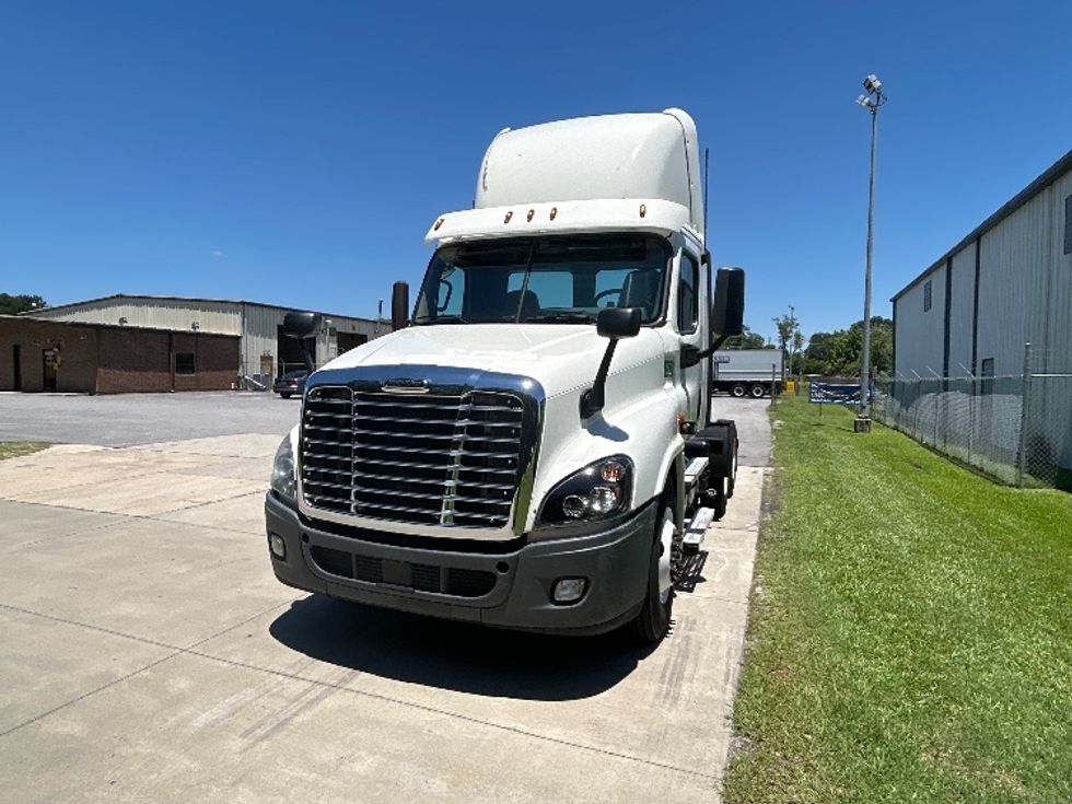 Day Cab Tractor-Heavy Duty Tractors-Freightliner-2020-Cascadia 12564ST-Florence-SC-472,774\n\t\tmiles-$ 38,250 - Image 3
