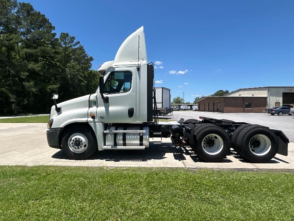 Day Cab Tractor-Heavy Duty Tractors-Freightliner-2020-Cascadia 12564ST-Florence-SC-472,774\n\t\tmiles-$ 38,250 - Image 4