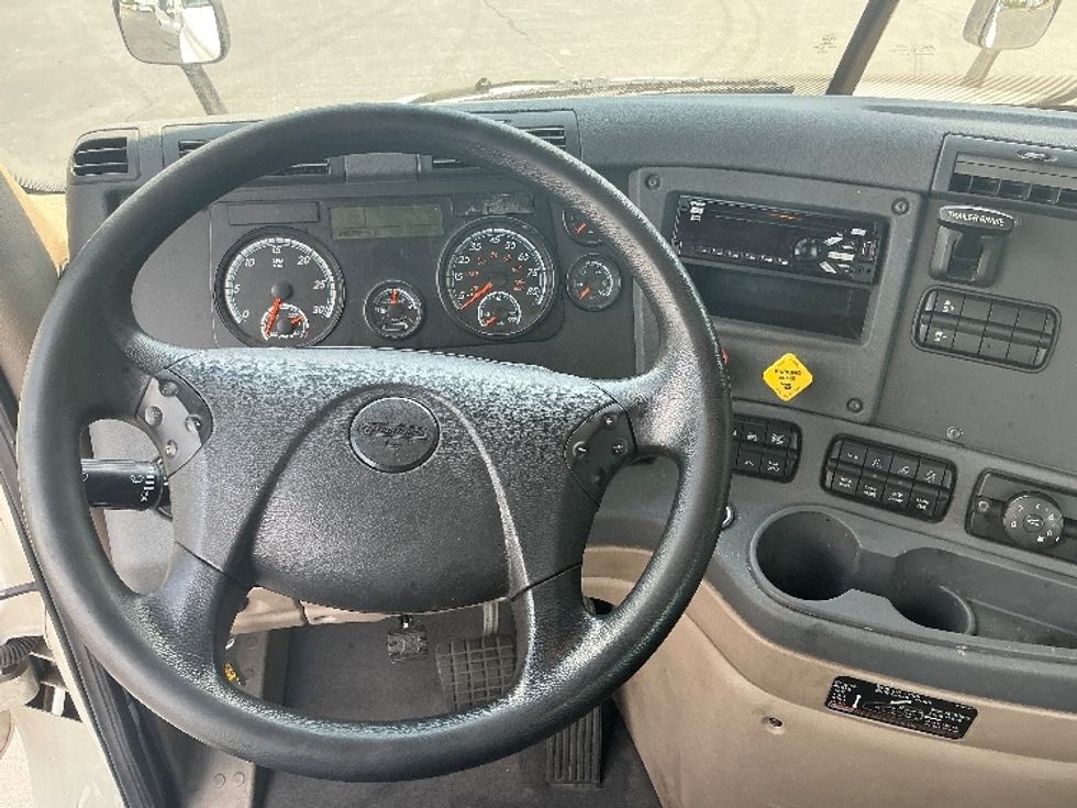 Day Cab Tractor-Heavy Duty Tractors-Freightliner-2020-Cascadia 12564ST-Forest Park-GA-348,768\n\t\tmiles-$ 42,250 - Image 11