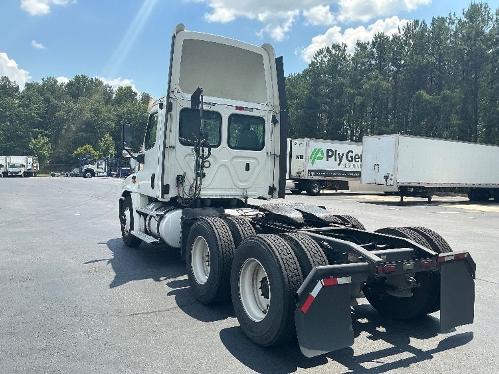 Day Cab Tractor-Heavy Duty Tractors-Freightliner-2020-Cascadia 12564ST-Forest Park-GA-348,768\n\t\tmiles-$ 42,250 - Image 5