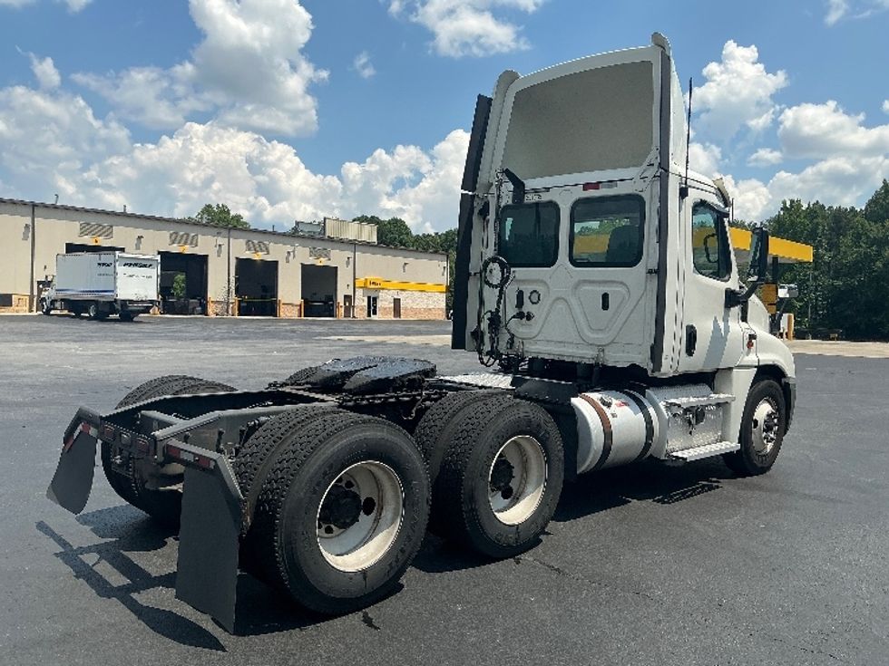 Day Cab Tractor-Heavy Duty Tractors-Freightliner-2020-Cascadia 12564ST-Forest Park-GA-348,768\n\t\tmiles-$ 42,250 - Image 7
