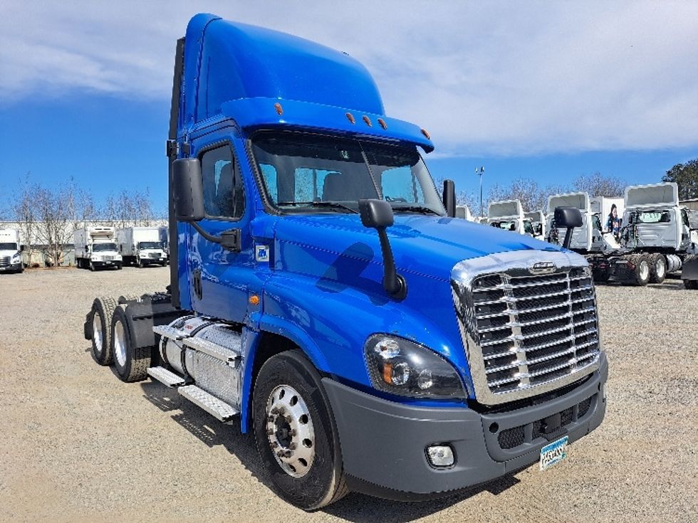 Day Cab Tractor-Heavy Duty Tractors-Freightliner-2020-Cascadia 12564ST-Forest Park-GA-491,488\n\t\tmiles-$ 43,250 - Image 1