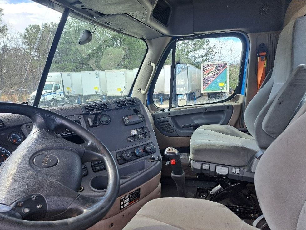 Day Cab Tractor-Heavy Duty Tractors-Freightliner-2020-Cascadia 12564ST-Forest Park-GA-491,488\n\t\tmiles-$ 43,250 - Image 10