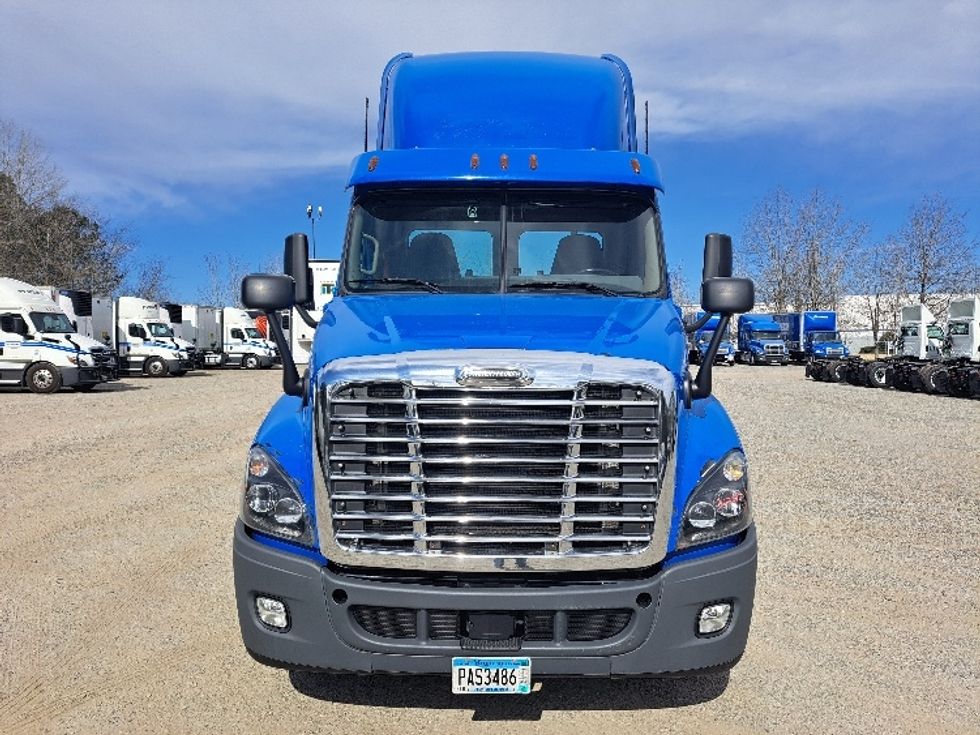 Day Cab Tractor-Heavy Duty Tractors-Freightliner-2020-Cascadia 12564ST-Forest Park-GA-491,488\n\t\tmiles-$ 43,250 - Image 2