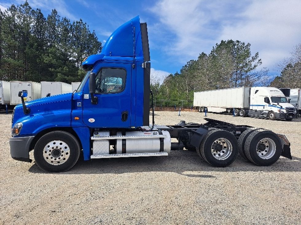 Day Cab Tractor-Heavy Duty Tractors-Freightliner-2020-Cascadia 12564ST-Forest Park-GA-491,488\n\t\tmiles-$ 43,250 - Image 4