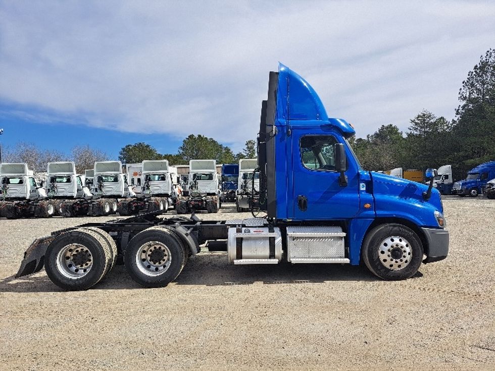 Day Cab Tractor-Heavy Duty Tractors-Freightliner-2020-Cascadia 12564ST-Forest Park-GA-491,488\n\t\tmiles-$ 43,250 - Image 8