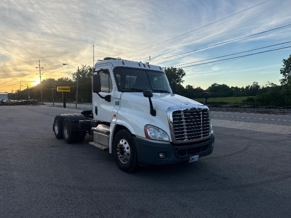 Day Cab Tractor-Heavy Duty Tractors-Freightliner-2020-Cascadia 12564ST-Fort Wayne-IN-374,860\n\t\tmiles-$ 43,000 - Image 1