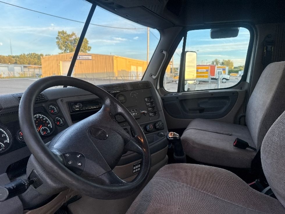 Day Cab Tractor-Heavy Duty Tractors-Freightliner-2020-Cascadia 12564ST-Fort Wayne-IN-374,860\n\t\tmiles-$ 43,000 - Image 10