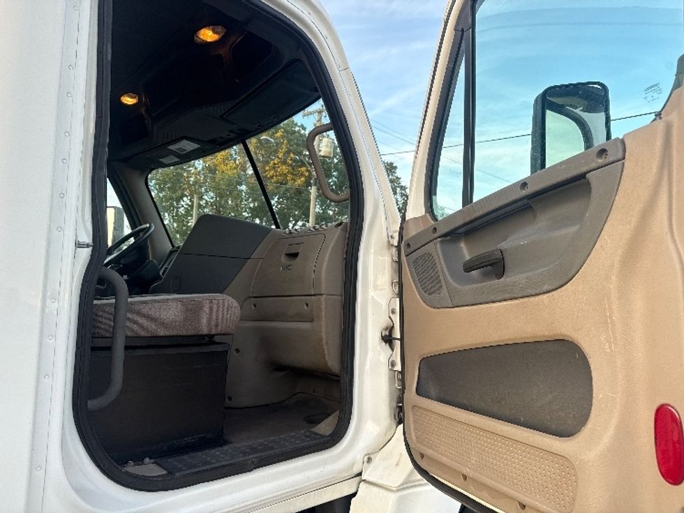 Day Cab Tractor-Heavy Duty Tractors-Freightliner-2020-Cascadia 12564ST-Fort Wayne-IN-374,860\n\t\tmiles-$ 43,000 - Image 12
