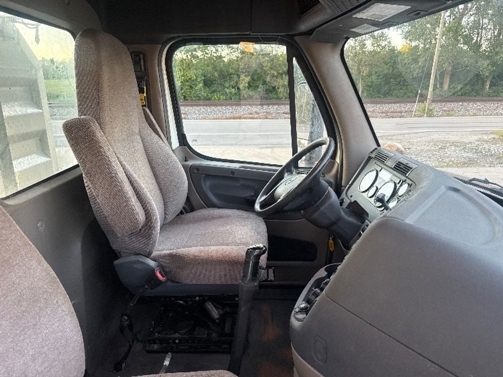 Day Cab Tractor-Heavy Duty Tractors-Freightliner-2020-Cascadia 12564ST-Fort Wayne-IN-374,860\n\t\tmiles-$ 43,000 - Image 14