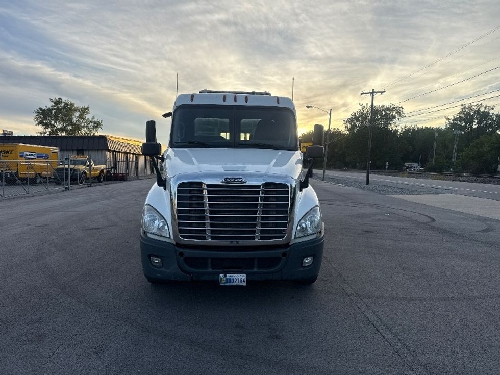 Day Cab Tractor-Heavy Duty Tractors-Freightliner-2020-Cascadia 12564ST-Fort Wayne-IN-374,860\n\t\tmiles-$ 43,000 - Image 2