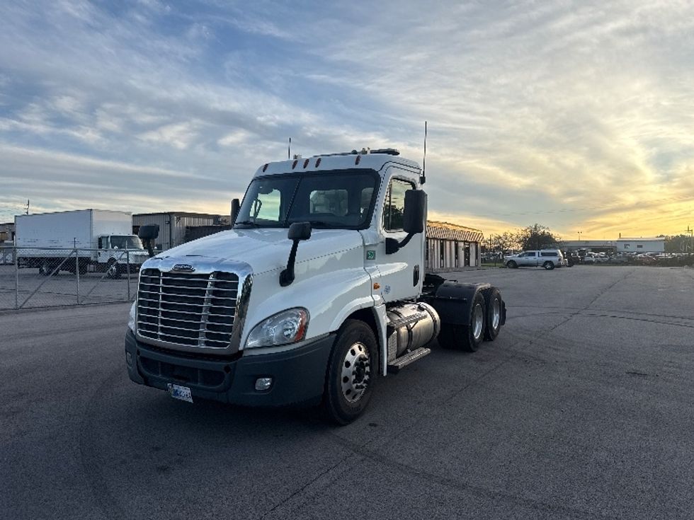 Day Cab Tractor-Heavy Duty Tractors-Freightliner-2020-Cascadia 12564ST-Fort Wayne-IN-374,860\n\t\tmiles-$ 43,000 - Image 3