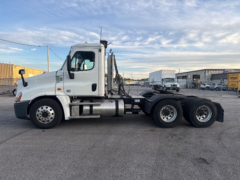 Day Cab Tractor-Heavy Duty Tractors-Freightliner-2020-Cascadia 12564ST-Fort Wayne-IN-374,860\n\t\tmiles-$ 43,000 - Image 4