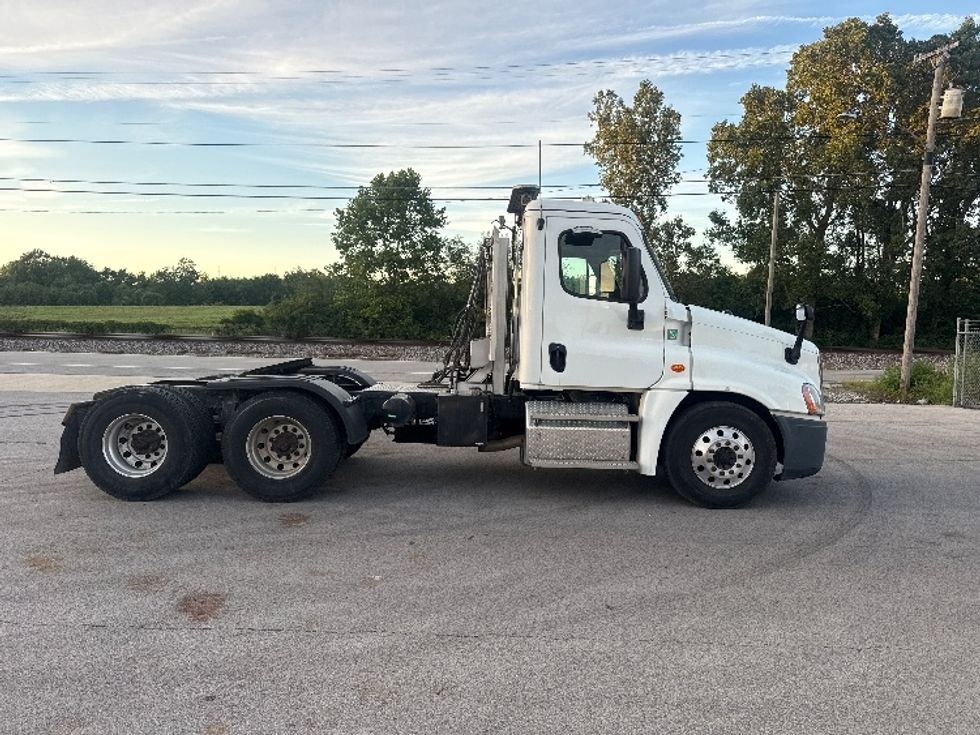 Day Cab Tractor-Heavy Duty Tractors-Freightliner-2020-Cascadia 12564ST-Fort Wayne-IN-374,860\n\t\tmiles-$ 43,000 - Image 8