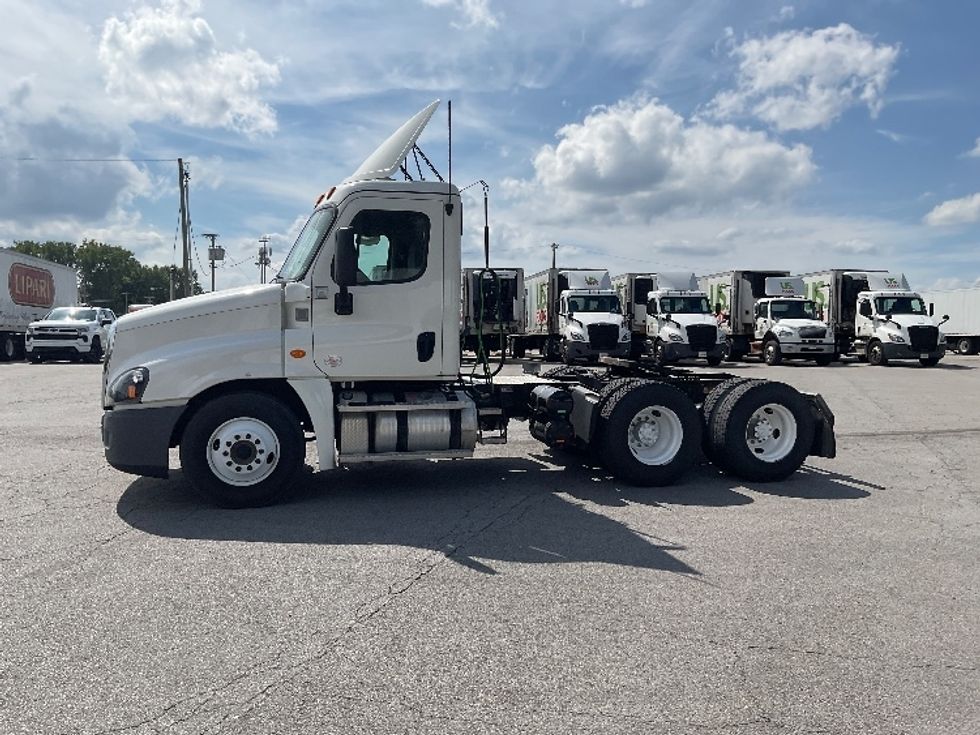 Day Cab Tractor-Heavy Duty Tractors-Freightliner-2020-Cascadia 12564ST-Fort Wayne-IN-433,703\n\t\tmiles-$ 41,250 - Image 4