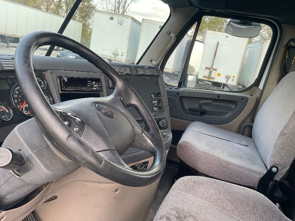 Day Cab Tractor-Heavy Duty Tractors-Freightliner-2020-Cascadia 12564ST-Fort Wayne-IN-572,349\n\t\tmiles-$ 30,500 - Image 10