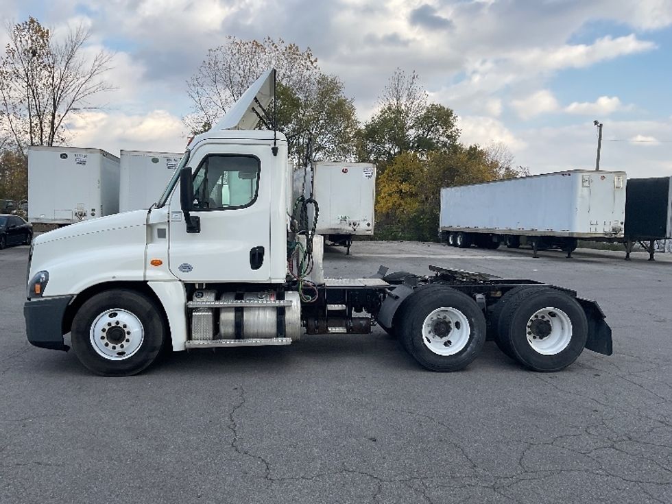 Day Cab Tractor-Heavy Duty Tractors-Freightliner-2020-Cascadia 12564ST-Fort Wayne-IN-572,349\n\t\tmiles-$ 30,500 - Image 4