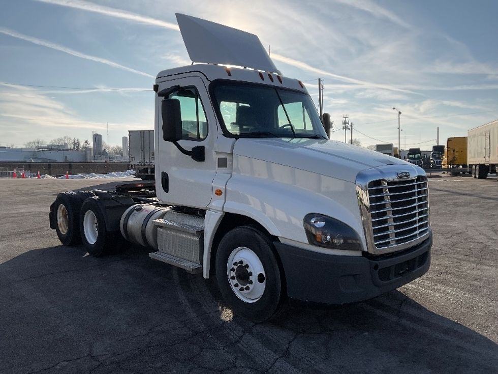 Day Cab Tractor-Heavy Duty Tractors-Freightliner-2020-Cascadia 12564ST-Fort Wayne-IN-670,574\n\t\tmiles-$ 29,750 - Image 1