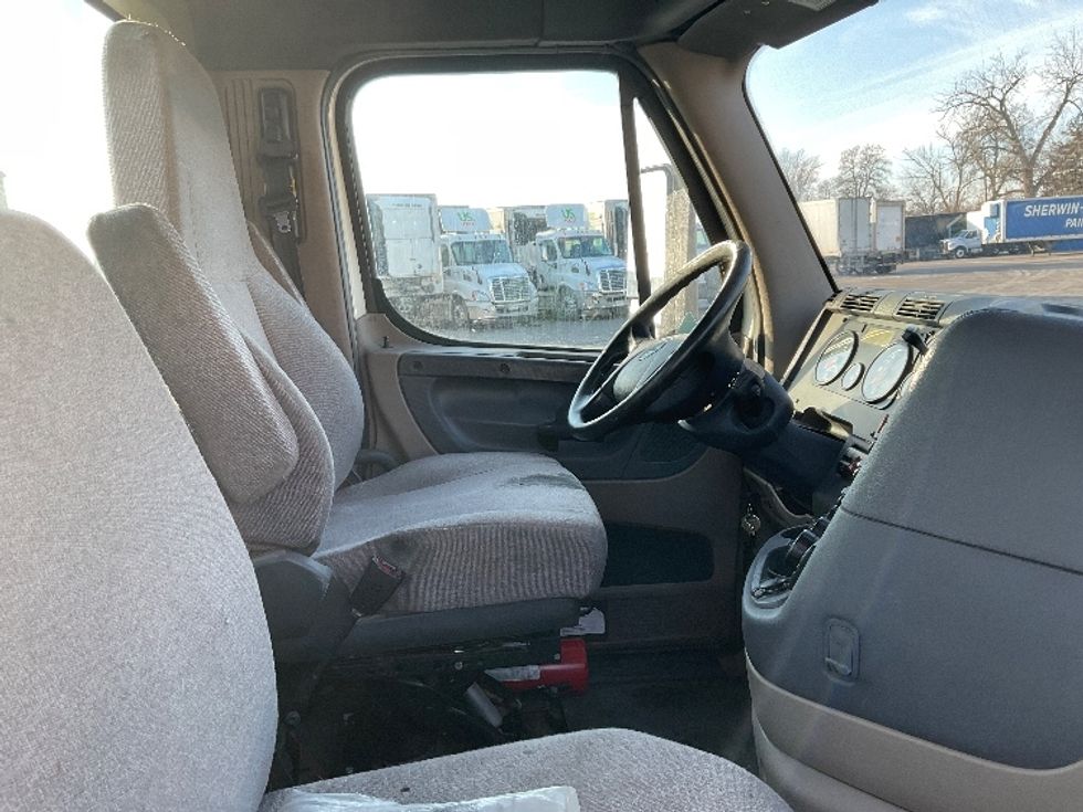 Day Cab Tractor-Heavy Duty Tractors-Freightliner-2020-Cascadia 12564ST-Fort Wayne-IN-670,574\n\t\tmiles-$ 29,750 - Image 14