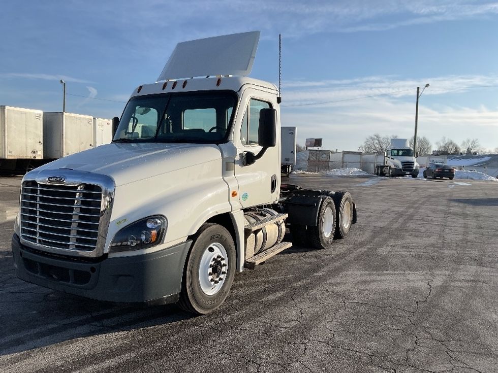 Day Cab Tractor-Heavy Duty Tractors-Freightliner-2020-Cascadia 12564ST-Fort Wayne-IN-670,574\n\t\tmiles-$ 29,750 - Image 3