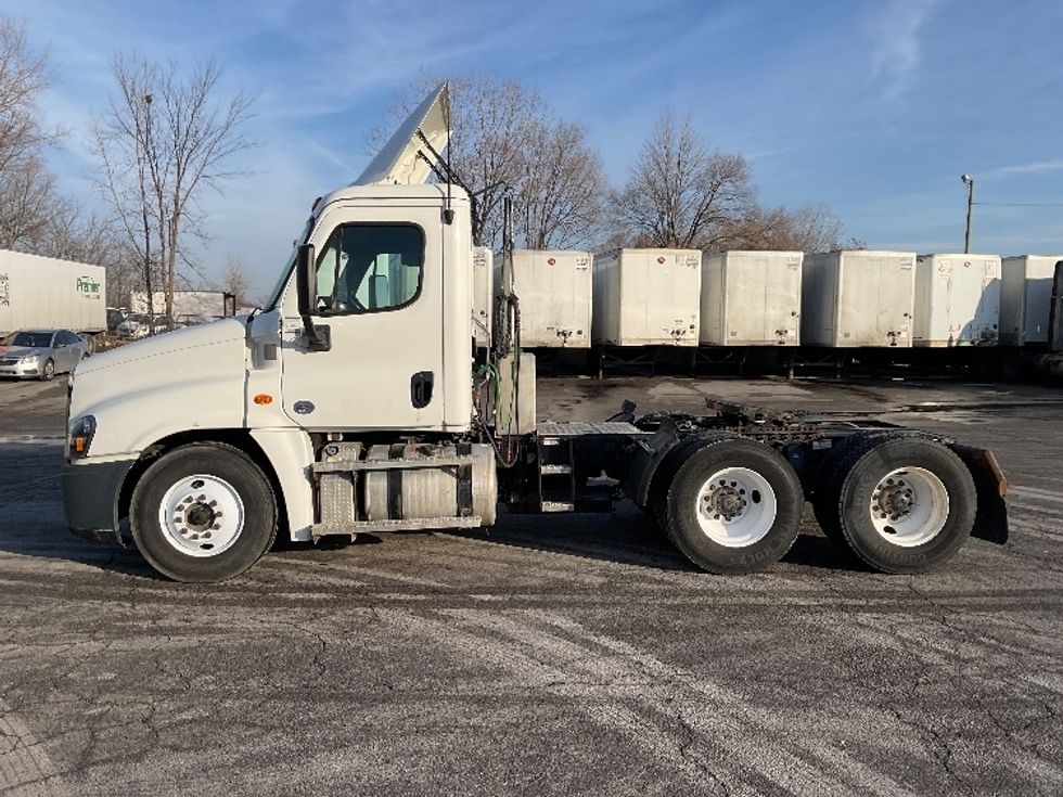 Day Cab Tractor-Heavy Duty Tractors-Freightliner-2020-Cascadia 12564ST-Fort Wayne-IN-670,574\n\t\tmiles-$ 29,750 - Image 4