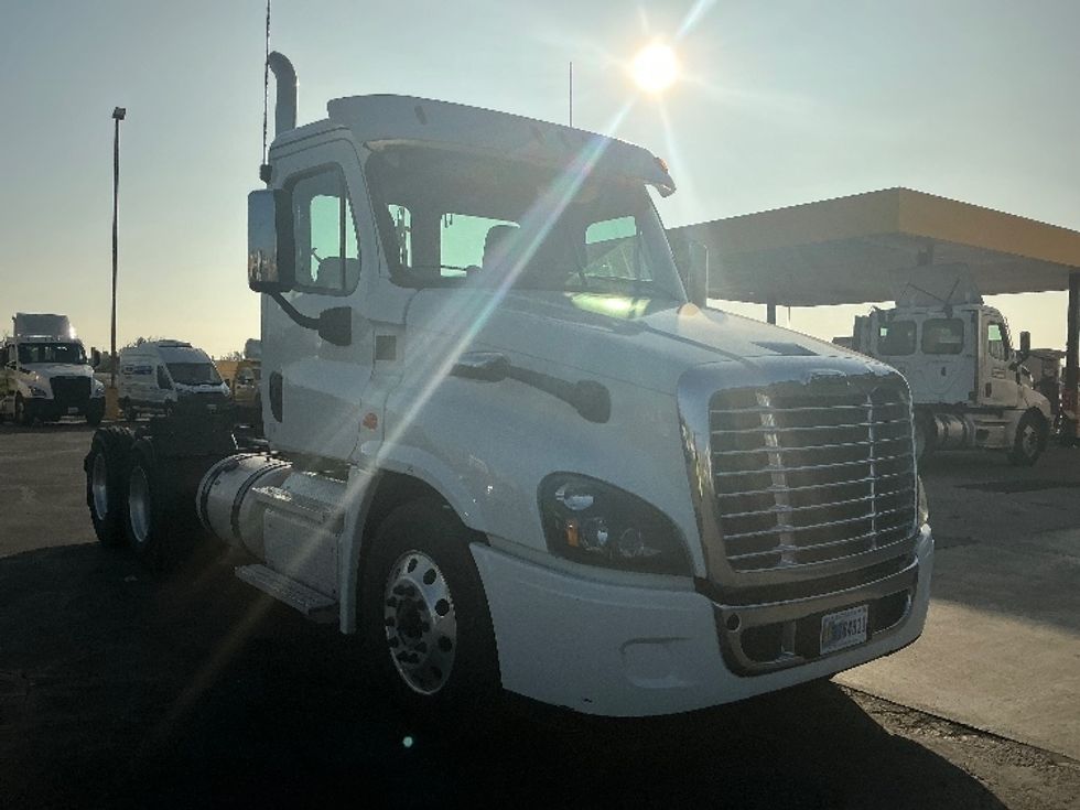 Day Cab Tractor-Heavy Duty Tractors-Freightliner-2020-Cascadia 12564ST-Fresno-CA-402,286\n\t\tmiles-$ 48,500 - Image 1