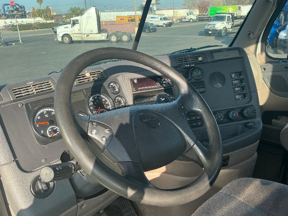 Day Cab Tractor-Heavy Duty Tractors-Freightliner-2020-Cascadia 12564ST-Fresno-CA-402,286\n\t\tmiles-$ 48,500 - Image 11