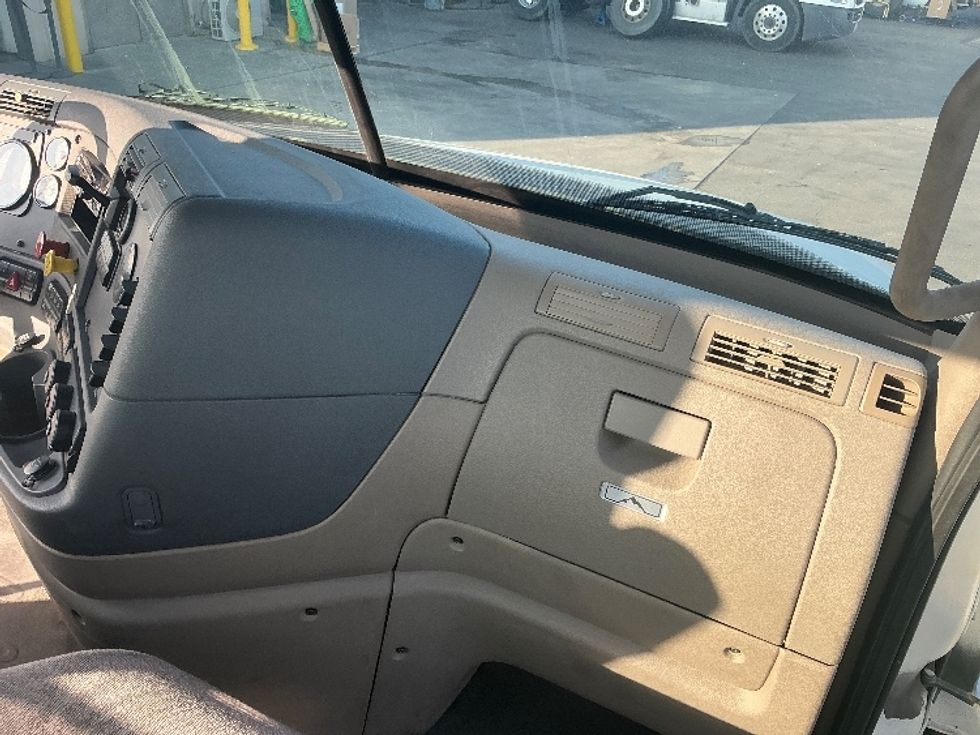 Day Cab Tractor-Heavy Duty Tractors-Freightliner-2020-Cascadia 12564ST-Fresno-CA-402,286\n\t\tmiles-$ 48,500 - Image 13