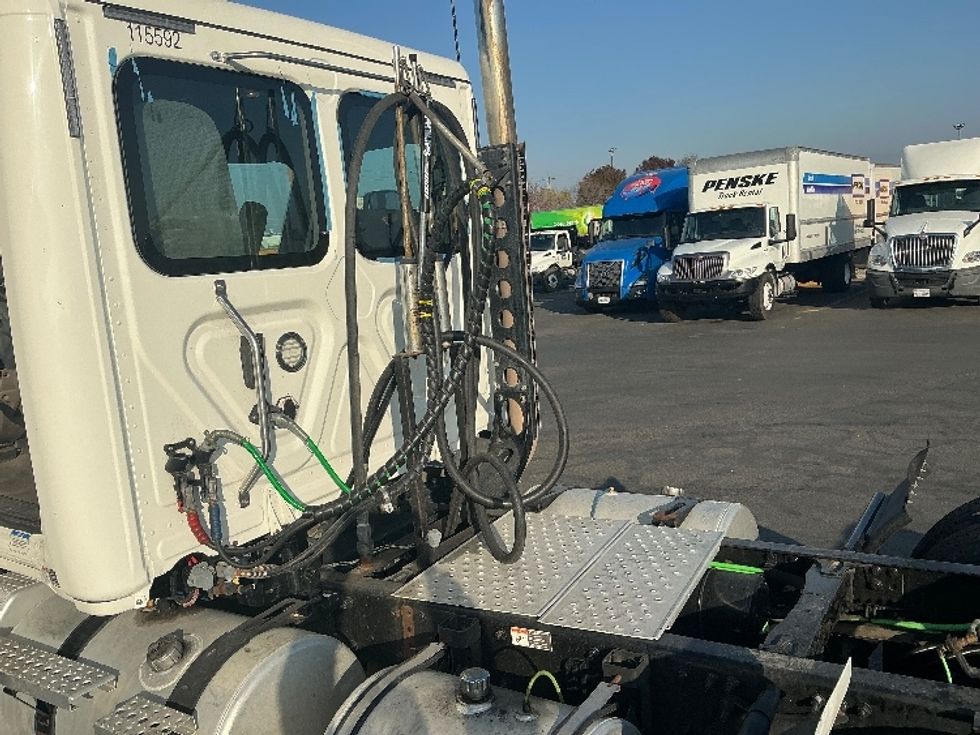 Day Cab Tractor-Heavy Duty Tractors-Freightliner-2020-Cascadia 12564ST-Fresno-CA-402,286\n\t\tmiles-$ 48,500 - Image 17