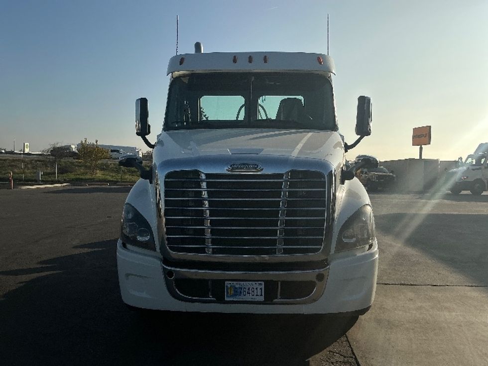 Day Cab Tractor-Heavy Duty Tractors-Freightliner-2020-Cascadia 12564ST-Fresno-CA-402,286\n\t\tmiles-$ 48,500 - Image 2