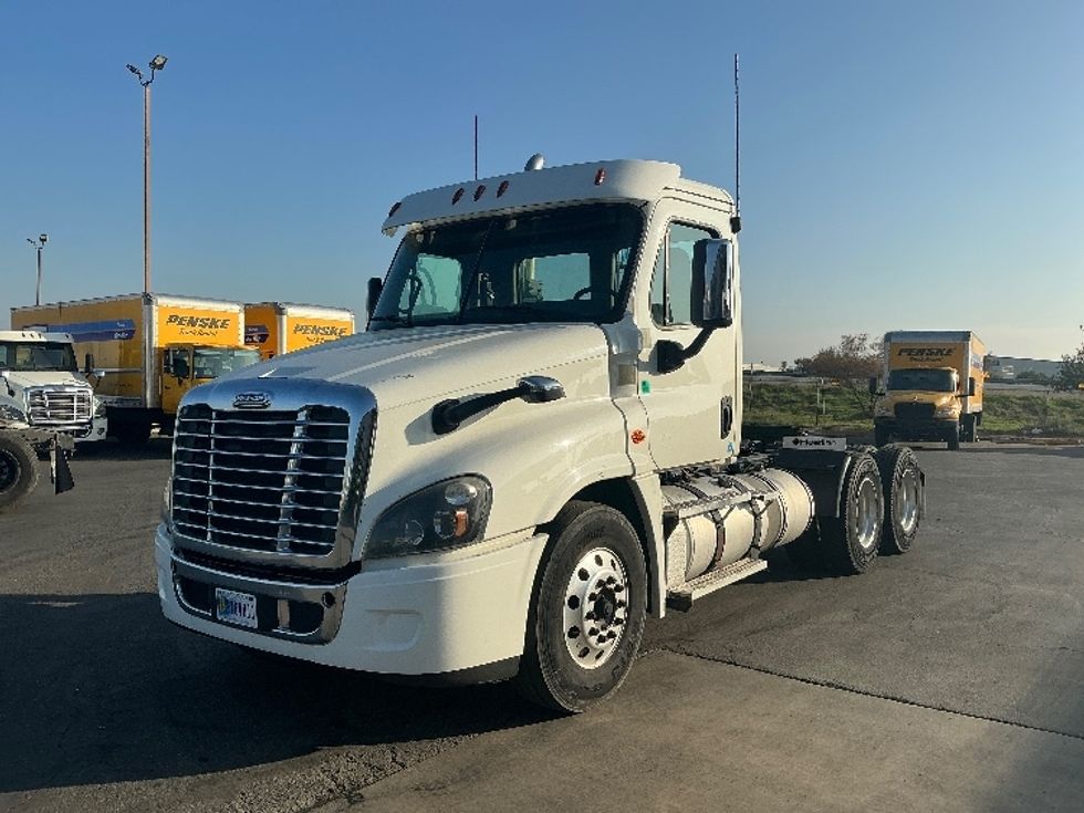 Day Cab Tractor-Heavy Duty Tractors-Freightliner-2020-Cascadia 12564ST-Fresno-CA-402,286\n\t\tmiles-$ 48,500 - Image 3