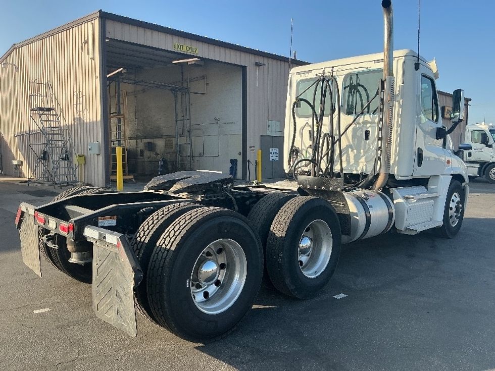 Day Cab Tractor-Heavy Duty Tractors-Freightliner-2020-Cascadia 12564ST-Fresno-CA-402,286\n\t\tmiles-$ 48,500 - Image 7