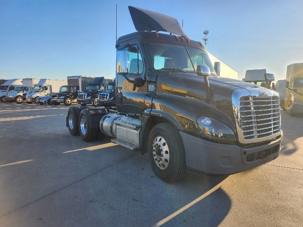 Day Cab Tractor-Heavy Duty Tractors-Freightliner-2020-Cascadia 12564ST-Goshen-IN-125,270\n\t\tmiles-$ 55,750 - Image 1