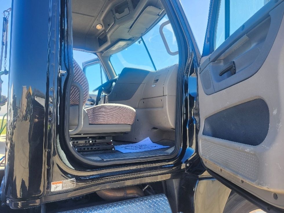 Day Cab Tractor-Heavy Duty Tractors-Freightliner-2020-Cascadia 12564ST-Goshen-IN-125,270\n\t\tmiles-$ 55,750 - Image 12