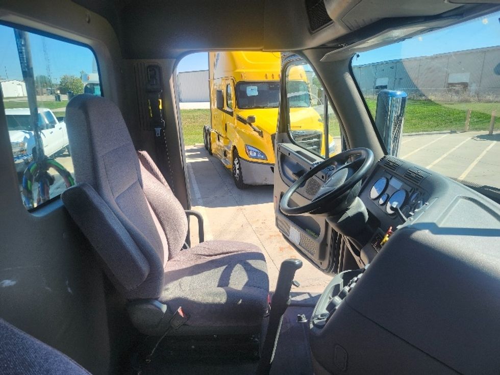 Day Cab Tractor-Heavy Duty Tractors-Freightliner-2020-Cascadia 12564ST-Goshen-IN-125,270\n\t\tmiles-$ 55,750 - Image 14