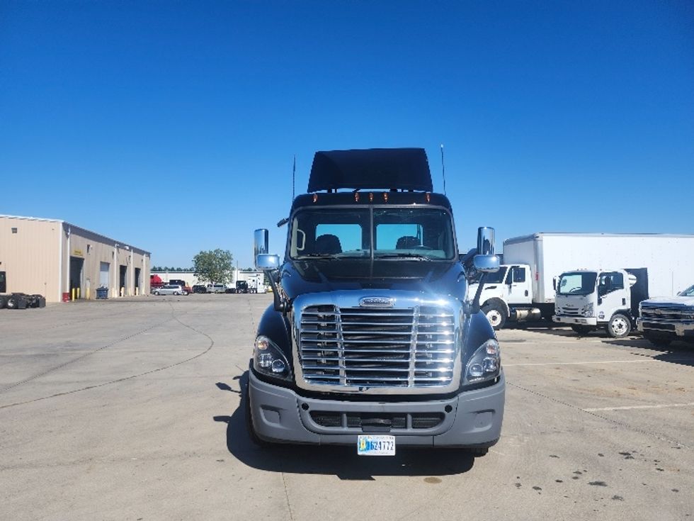 Day Cab Tractor-Heavy Duty Tractors-Freightliner-2020-Cascadia 12564ST-Goshen-IN-125,270\n\t\tmiles-$ 55,750 - Image 2
