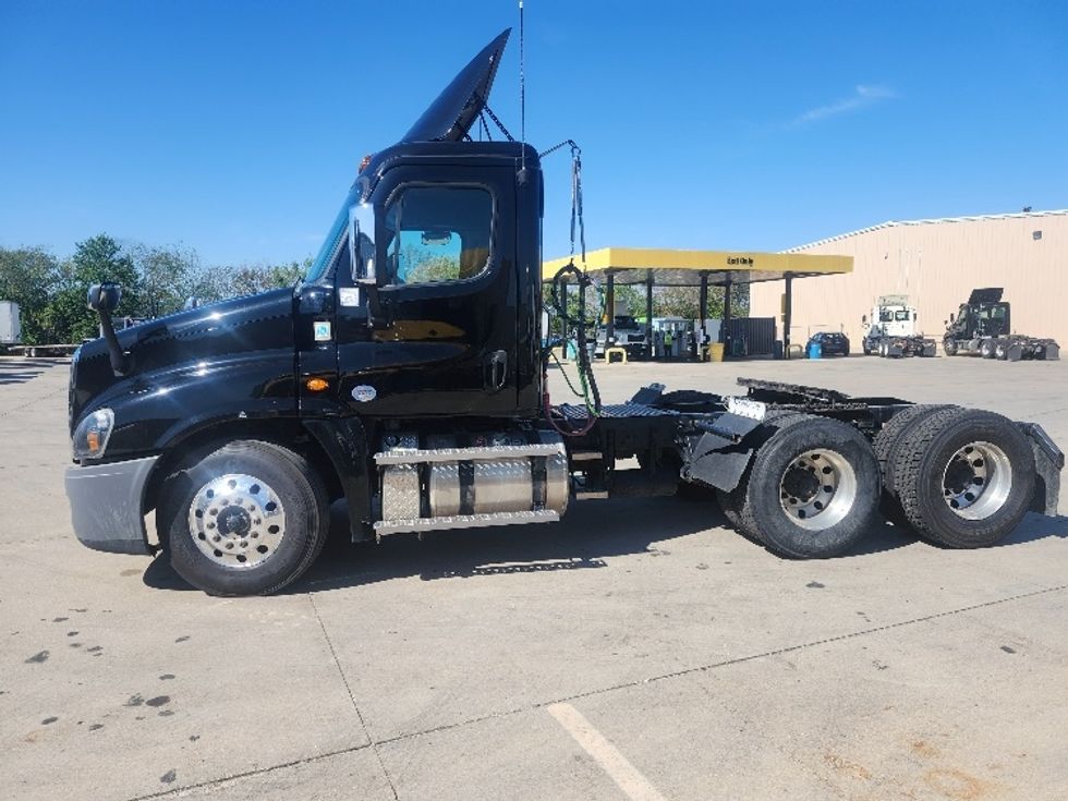Day Cab Tractor-Heavy Duty Tractors-Freightliner-2020-Cascadia 12564ST-Goshen-IN-125,270\n\t\tmiles-$ 55,750 - Image 4