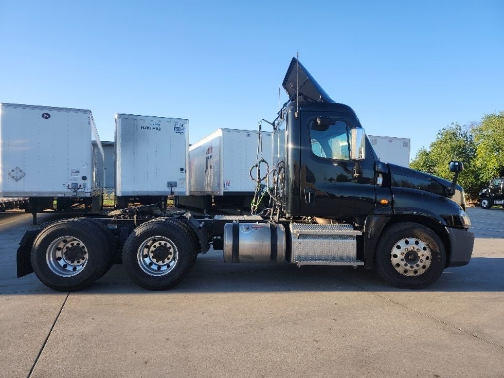 Day Cab Tractor-Heavy Duty Tractors-Freightliner-2020-Cascadia 12564ST-Goshen-IN-125,270\n\t\tmiles-$ 55,750 - Image 8