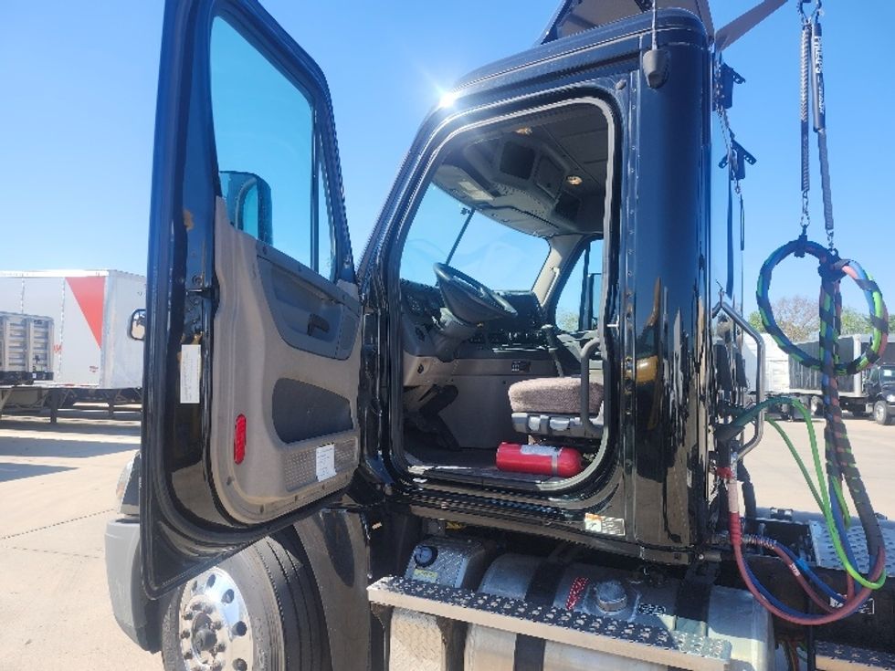 Day Cab Tractor-Heavy Duty Tractors-Freightliner-2020-Cascadia 12564ST-Goshen-IN-125,270\n\t\tmiles-$ 55,750 - Image 9
