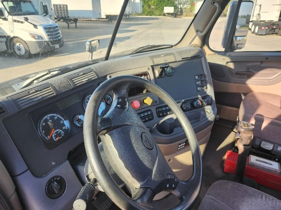 Day Cab Tractor-Heavy Duty Tractors-Freightliner-2020-Cascadia 12564ST-Goshen-IN-150,082\n\t\tmiles-$ 54,500 - Image 10