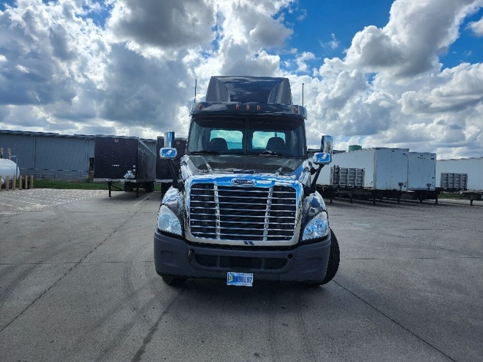 Day Cab Tractor-Heavy Duty Tractors-Freightliner-2020-Cascadia 12564ST-Goshen-IN-150,082\n\t\tmiles-$ 54,500 - Image 2
