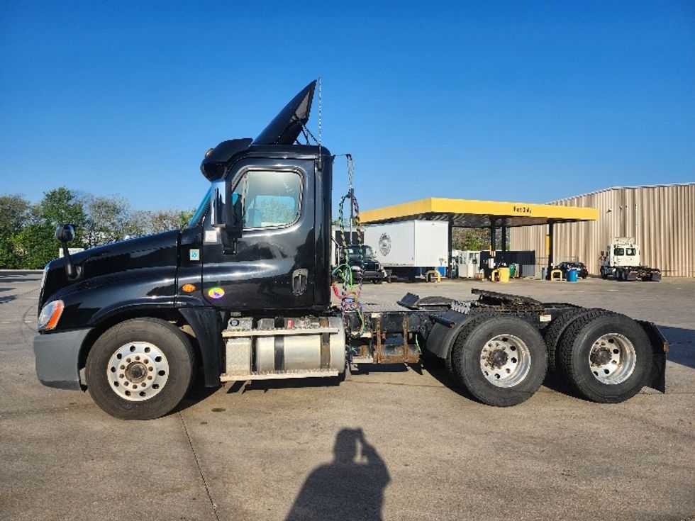 Day Cab Tractor-Heavy Duty Tractors-Freightliner-2020-Cascadia 12564ST-Goshen-IN-150,082\n\t\tmiles-$ 54,500 - Image 4