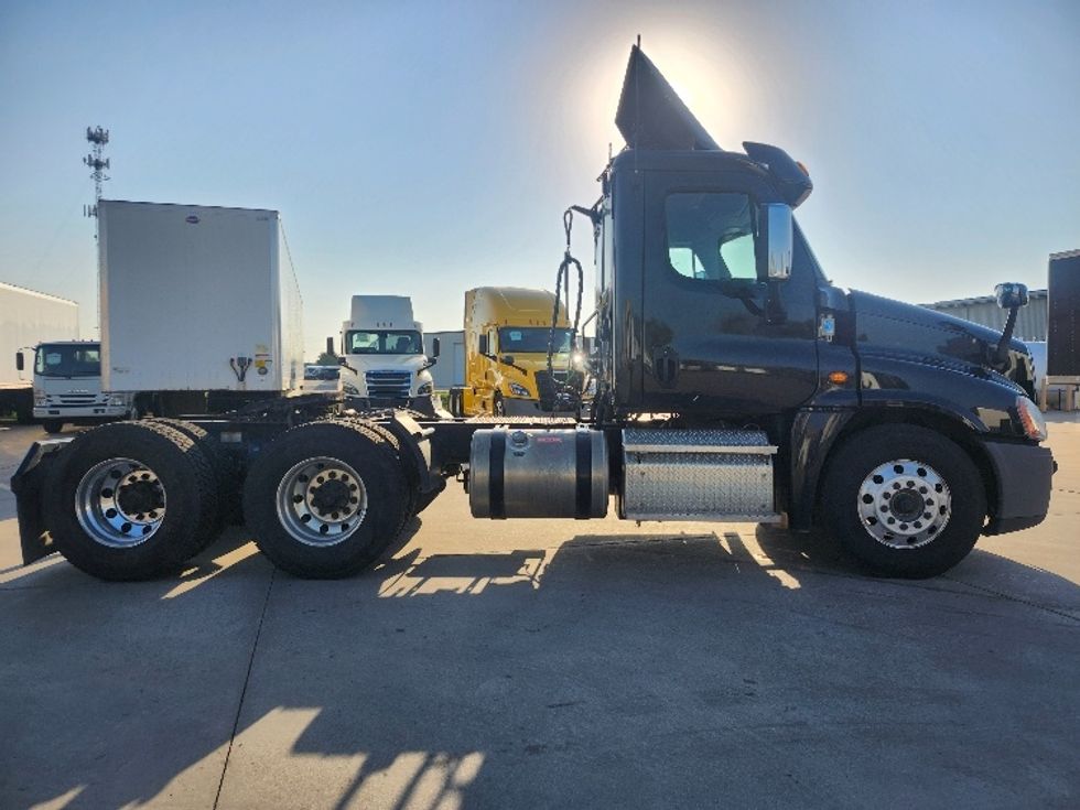 Day Cab Tractor-Heavy Duty Tractors-Freightliner-2020-Cascadia 12564ST-Goshen-IN-150,082\n\t\tmiles-$ 54,500 - Image 8