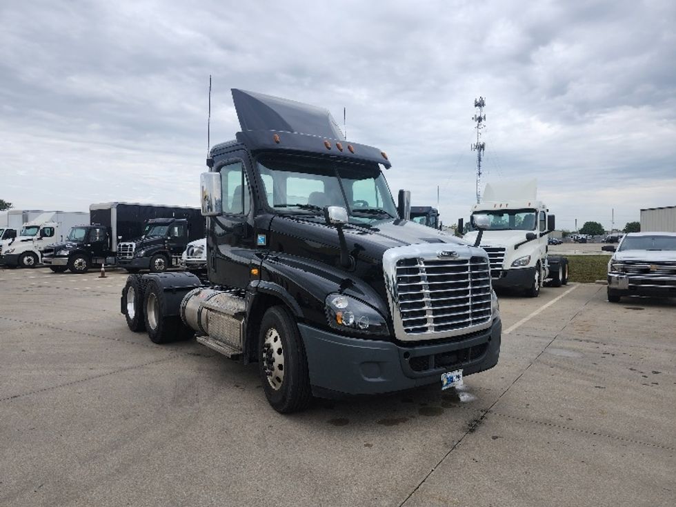 Day Cab Tractor-Heavy Duty Tractors-Freightliner-2020-Cascadia 12564ST-Goshen-IN-167,316\n\t\tmiles-$ 53,500 - Image 1