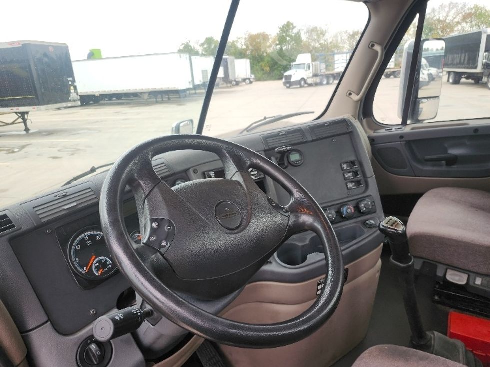 Day Cab Tractor-Heavy Duty Tractors-Freightliner-2020-Cascadia 12564ST-Goshen-IN-167,316\n\t\tmiles-$ 53,500 - Image 10