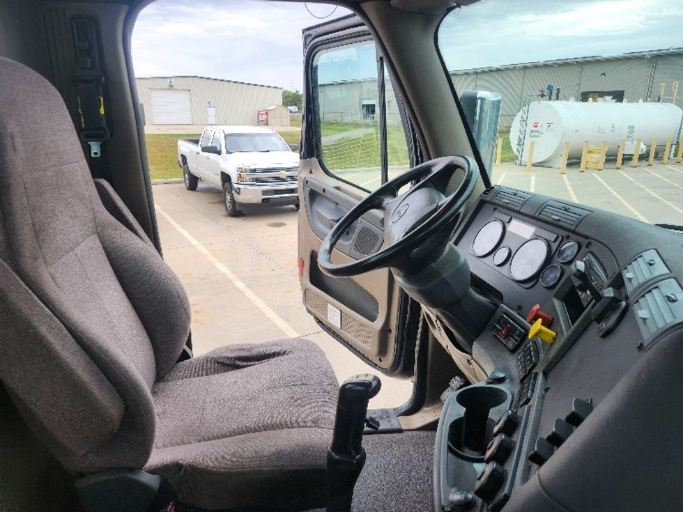 Day Cab Tractor-Heavy Duty Tractors-Freightliner-2020-Cascadia 12564ST-Goshen-IN-167,316\n\t\tmiles-$ 53,500 - Image 14