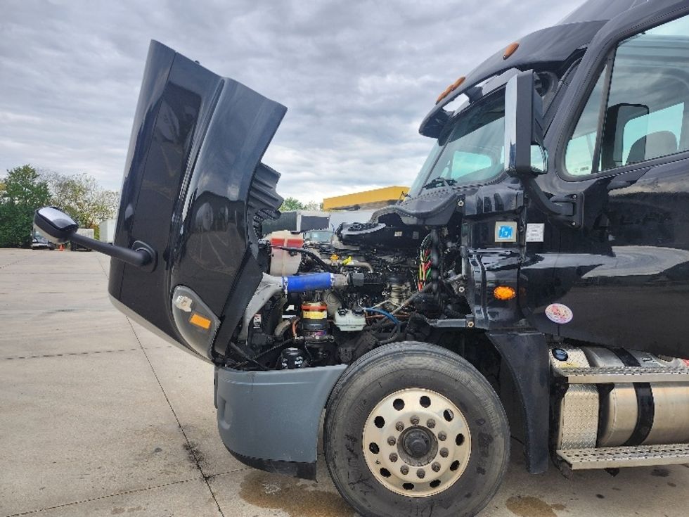 Day Cab Tractor-Heavy Duty Tractors-Freightliner-2020-Cascadia 12564ST-Goshen-IN-167,316\n\t\tmiles-$ 53,500 - Image 16