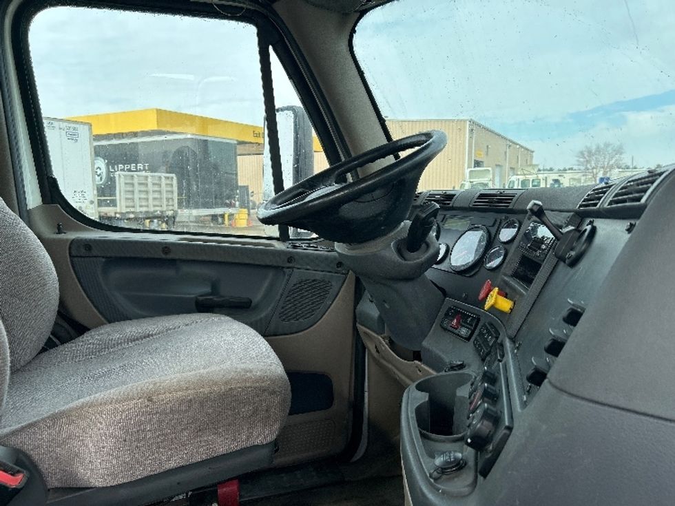 Day Cab Tractor-Heavy Duty Tractors-Freightliner-2020-Cascadia 12564ST-Goshen-IN-235,780\n\t\tmiles-$ 52,000 - Image 14